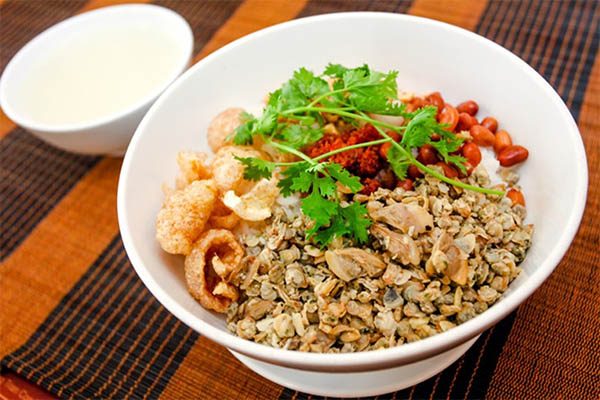 Cơm hến — từ món ăn dân dã thành món tiến vua.