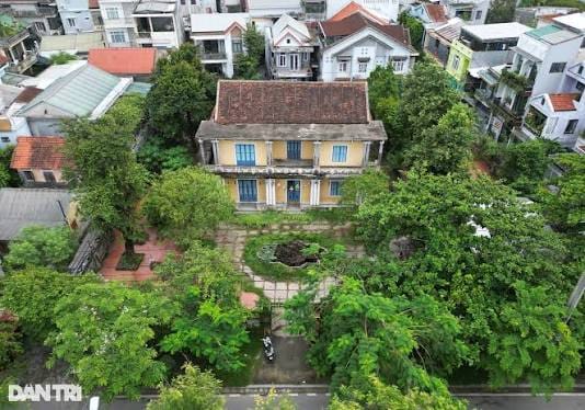 Ngôi nhà số 147 Phan Đình Phùng ở Huế — nơi Đức Từ Cung sống những năm cuối đời, kiến trúc giao thoa phương Tây và nhà rường truyền thống.