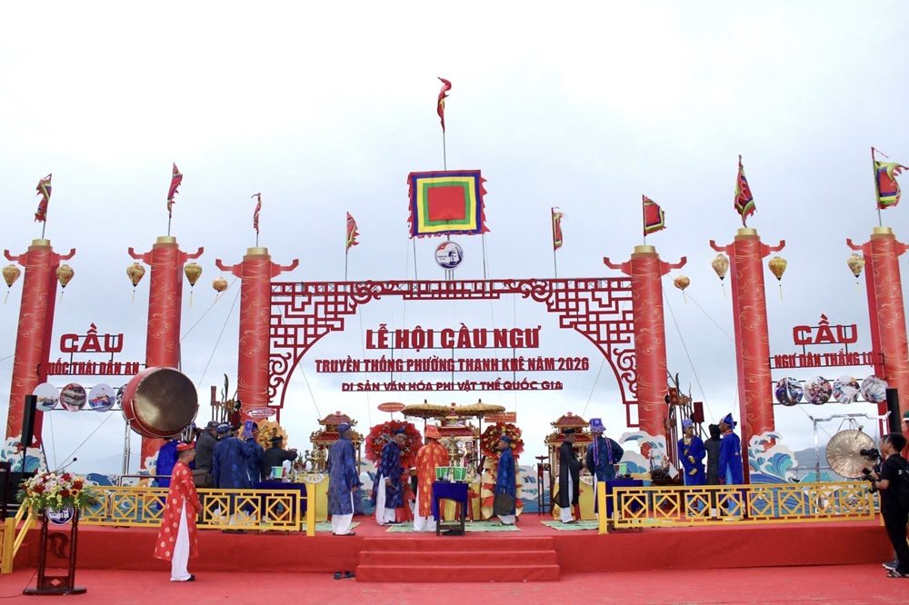 Lễ hội Cầu Ngư — làng Thai Dương Hạ, biển Thuận An.