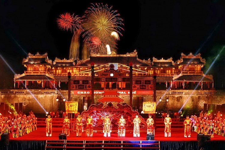 Đêm Hoàng cung tại Đại Nội Huế — nơi Nhã nhạc cung đình thường được trình diễn trong các đại lễ.
