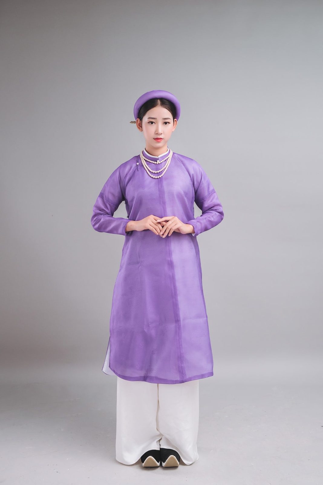 Áo Ngũ thân — tiền thân áo dài truyền thống Huế.