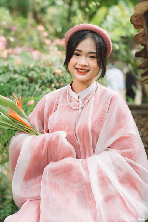 Áo Tấc (áo ngũ thân tay thụng) — lễ phục trang trọng.